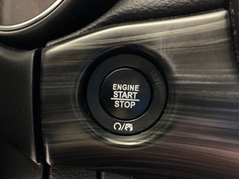 Used 2022 Jeep Grand Cherokee Laredo X image 16