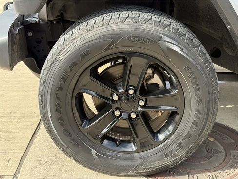 Used 2021 Jeep Wrangler Unlimited Sahara image 10