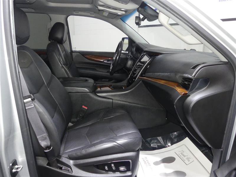 Used 2017 Cadillac Escalade Luxury AWD/4WD image 22