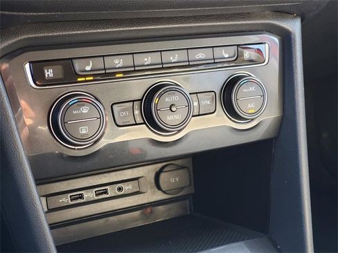 Used 2018 Volkswagen Tiguan SE image 22