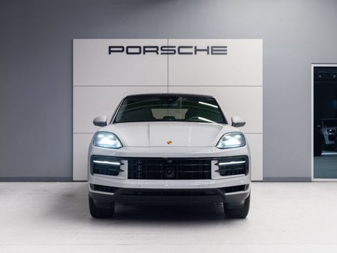 Certified 2024 Porsche Cayenne Coupe AWD/4WD image 10