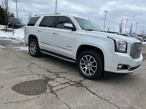 Used 2017 GMC Yukon Denali w/ Open Road Package image 9