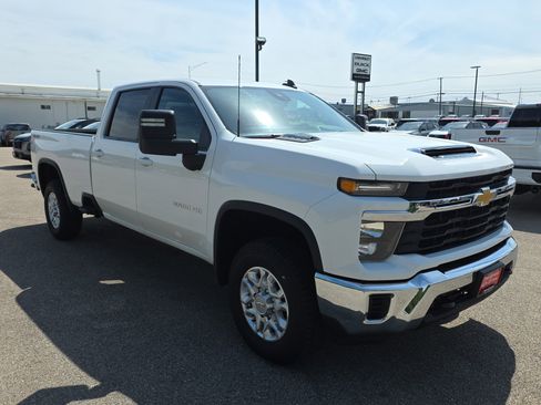 Used 2024 Chevrolet Silverado 3500 LT AWD/4WD image 2