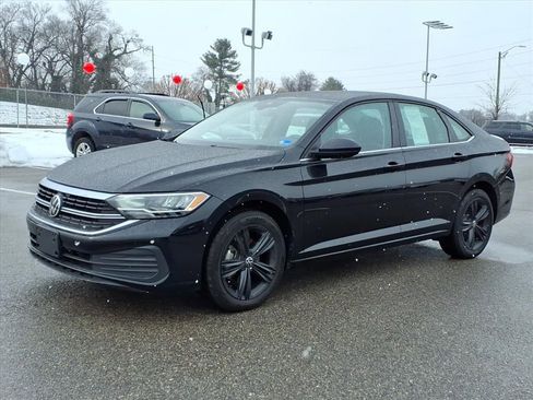 Used 2023 Volkswagen Jetta SE w/ Panoramic Sunroof Package image 9