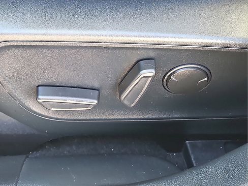 Used 2021 Ford Escape SE image 20