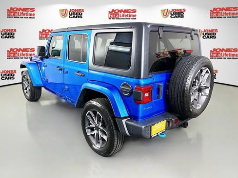 Used 2024 Jeep Wrangler Unlimited w/ Convenience Group AWD/4WD image 2