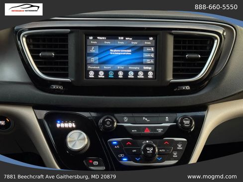 Used 2017 Chrysler Pacifica Touring-L FWD image 40