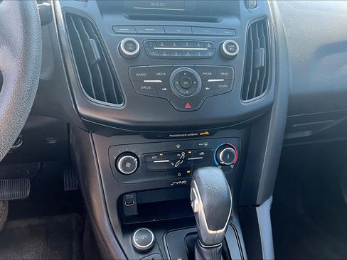 Used 2017 Ford Focus SE image 38