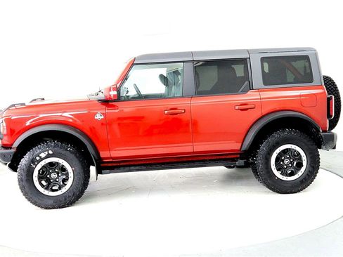 Used 2024 Ford Bronco Outer Banks w/ Sasquatch Package image 3