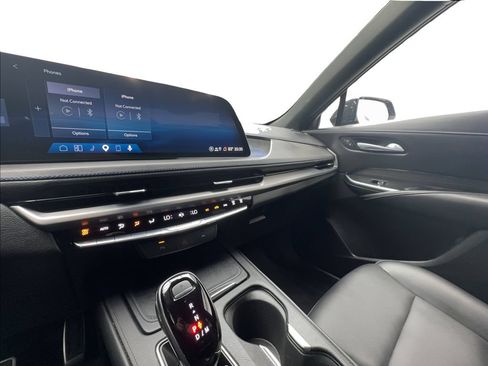 Used 2025 Cadillac XT4 Sport FWD image 42