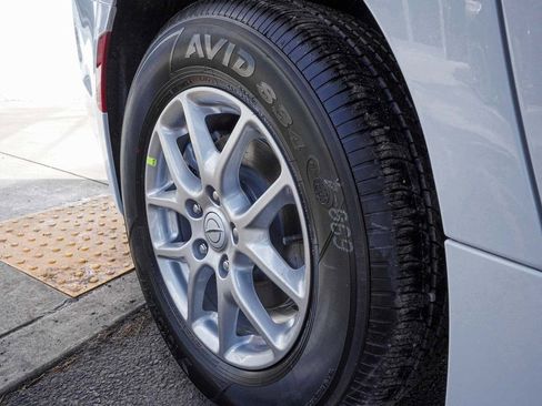 New 2026 Chrysler Pacifica Select image 9