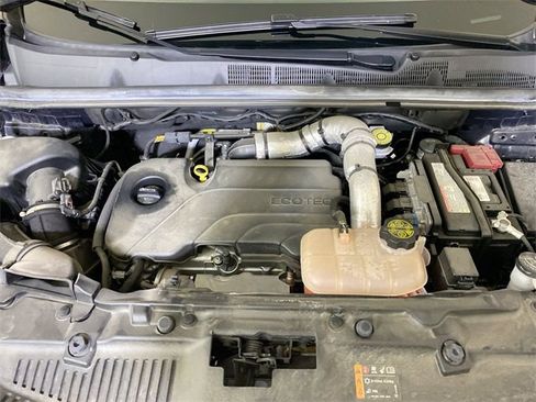 Used 2022 Chevrolet Trax LT w/ LT Convenience Package image 16