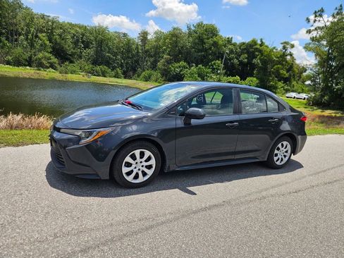 Used 2024 Toyota Corolla LE FWD image 2
