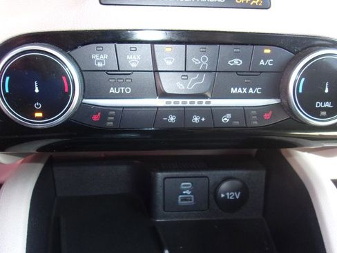 Used 2022 Ford Escape SEL w/ Technology Package image 9