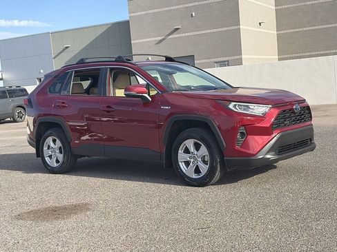 Used 2021 Toyota RAV4 XLE w/ Convenience Package AWD/4WD image 5