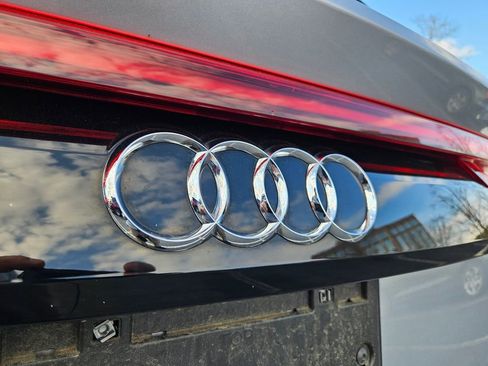 Used 2021 Audi Q8 Prestige w/ Prestige Package image 11