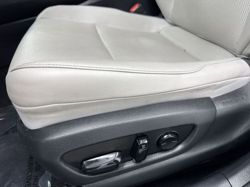 Used 2019 Lexus UX 200 w/ Premium Package image 14