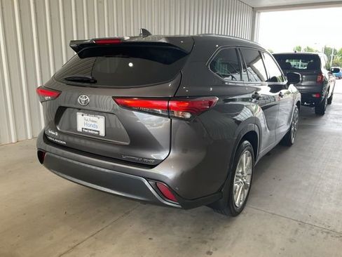 Used 2022 Toyota Highlander Limited AWD/4WD image 25