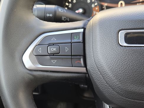 Used 2023 Jeep Compass Limited image 30