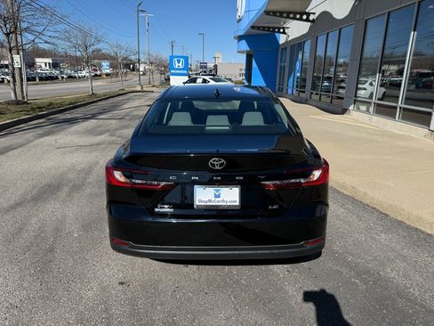 Used 2025 Toyota Camry LE image 9