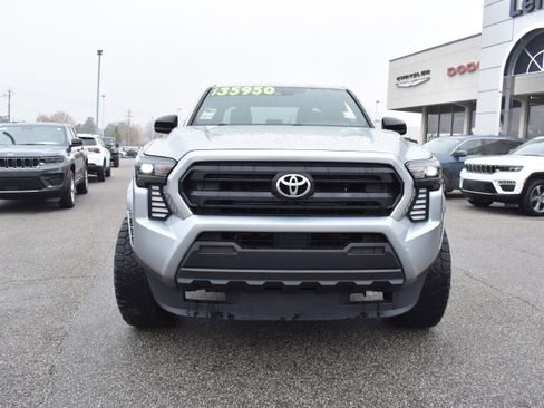 Used 2024 Toyota Tacoma SR image 4