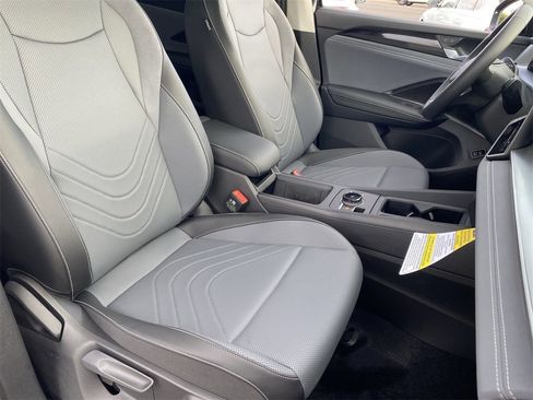 New 2025 Volkswagen Tiguan SE image 7