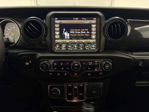 Used 2022 Jeep Wrangler Unlimited Sport AWD/4WD image 25