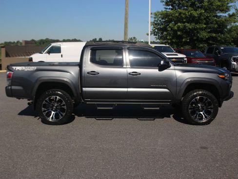 Used 2021 Toyota Tacoma TRD Sport w/ Technology Package AWD/4WD image 10