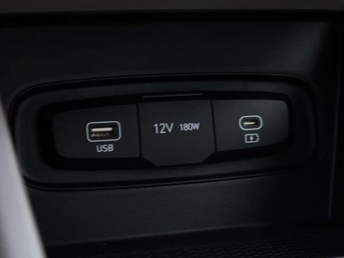 Used 2025 Hyundai Venue SEL image 24