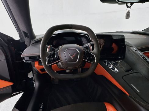 Used 2025 Chevrolet Corvette Stingray Premium Conv w/ Z51 Performance Package RWD image 12