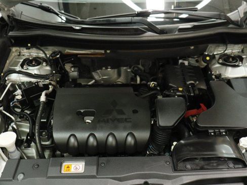 Used 2020 Mitsubishi Outlander LE FWD image 32
