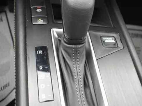 Used 2025 Nissan Kicks SV AWD/4WD image 33
