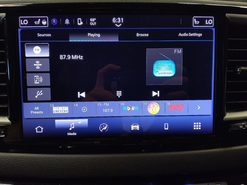 Used 2024 Chrysler Pacifica Touring-L FWD image 25