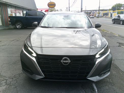 Used 2024 Nissan Altima 2.5 SV FWD image 3