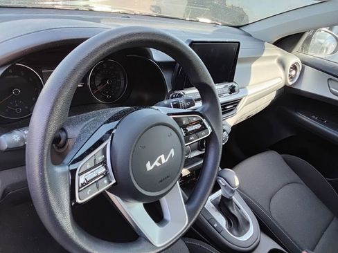 Used 2023 Kia Forte LXS w/ LXS Technology Package FWD image 8