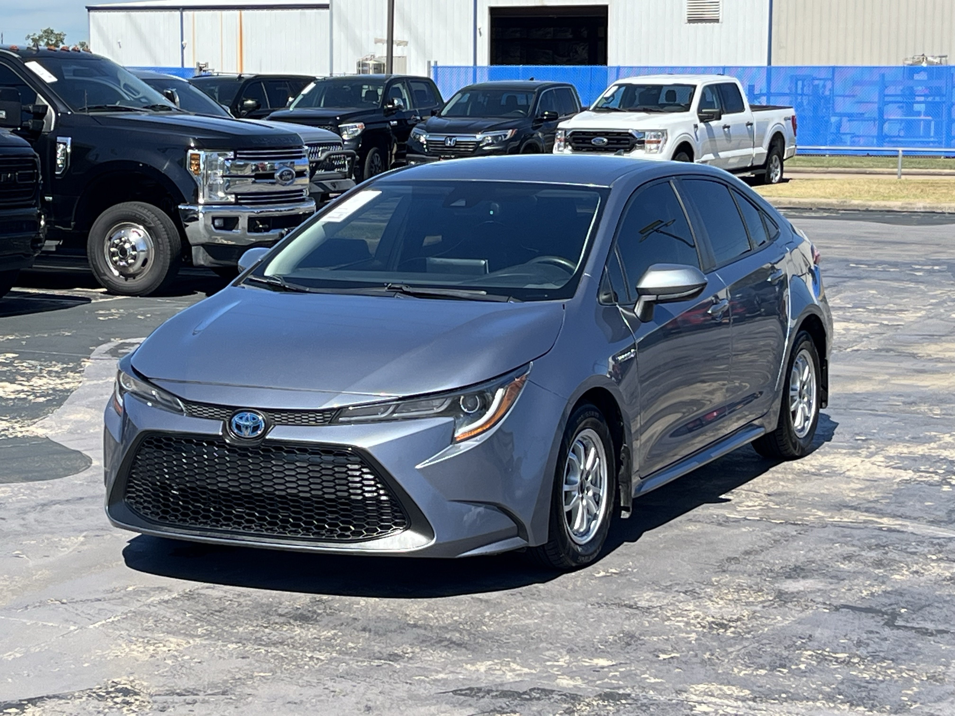 Used 2021 Toyota Corolla LE FWD image 3