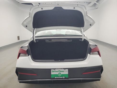 Used 2024 Hyundai Elantra SEL FWD image 29