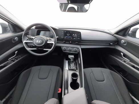New 2026 Hyundai Elantra SE FWD image 13