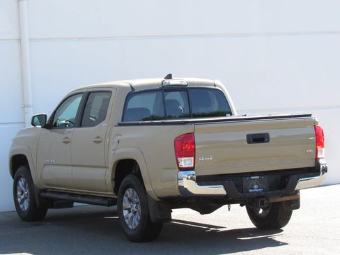 Certified 2017 Toyota Tacoma SR5 AWD/4WD image 5