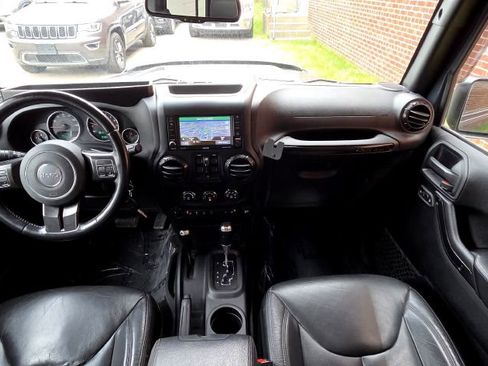 Used 2017 Jeep Wrangler Unlimited Sahara AWD/4WD image 13