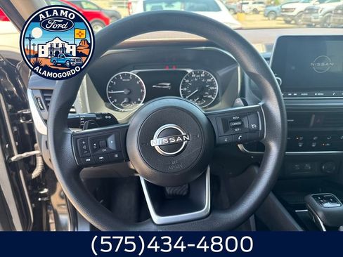 Used 2023 Nissan Rogue S image 6