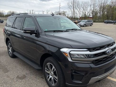 Used 2024 Ford Expedition XLT AWD/4WD image 3