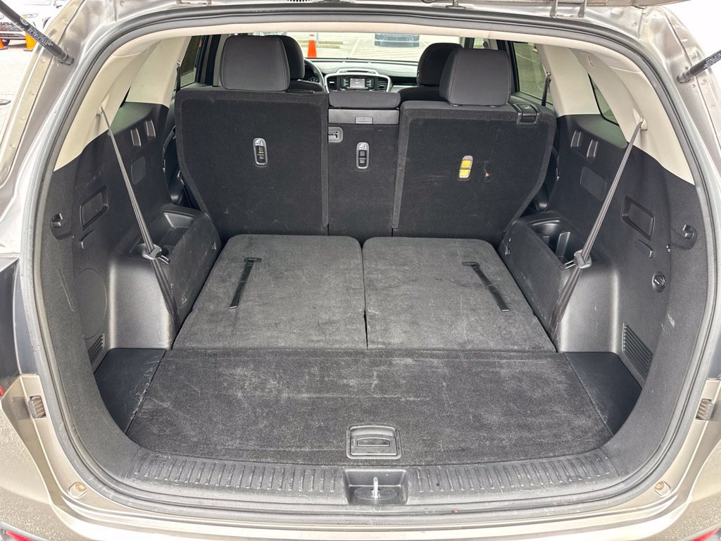 Used 2018 Kia Sorento FWD V6 image 12