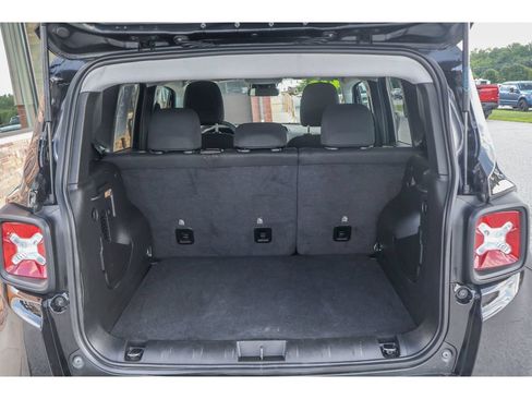 Used 2023 Jeep Renegade Latitude AWD/4WD image 30