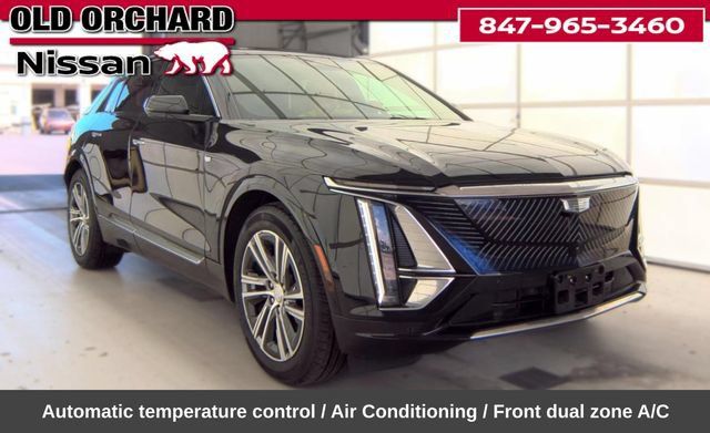 Used 2024 Cadillac Lyriq Luxury AWD/4WD image 2
