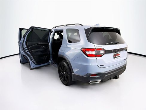 Used 2025 Honda Pilot Black Edition image 13