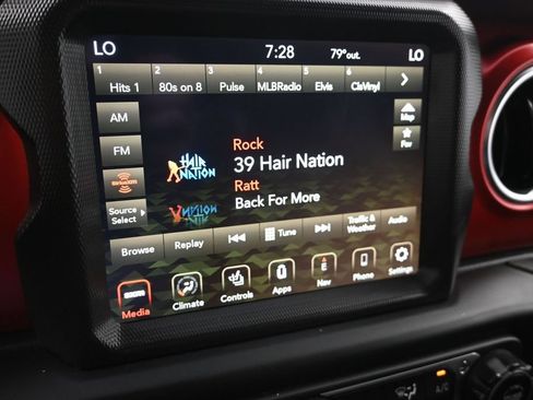 Used 2022 Jeep Gladiator Rubicon w/ LED Lighting Group AWD/4WD image 15