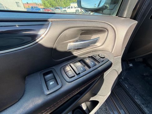 Used 2018 Dodge Grand Caravan GT FWD image 16