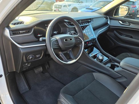 Certified 2025 Jeep Grand Cherokee L Altitude image 32