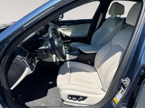 Used 2023 BMW M550i xDrive w/ Executive Package AWD/4WD image 2
